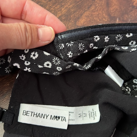 Bethany Mota Ditsy Floral Crop Top - Picture 6 of 8